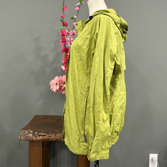 White Sierra Lightweight Rain Jacket - Picture 3 of 10